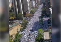 La multitudinaria marcha de protesta hoy en Caracas (Foto: Twitter / @DolarToday)