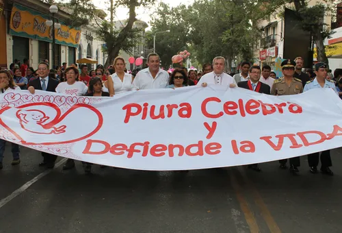 Mons. José Antonio Eguren junto a autoridades de Piura en Marcha por la Vida. Foto: Arzosbispado de Piura?w=200&h=150
