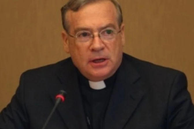 Deportación de gitanos fuera de Francia es contraria a ley, dice autoridad del Vaticano