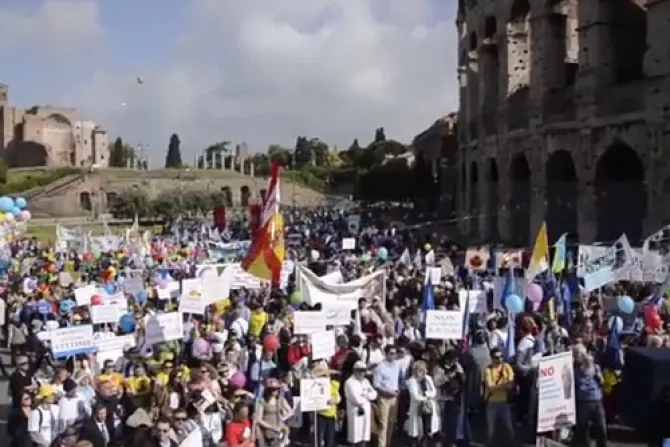 VIDEO: 20 mil marcharon en Roma por la vida y contra el aborto