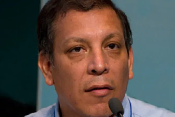 Grupo político de sacerdote suspendido promueve agenda homosexual en Perú