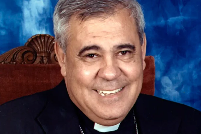 Apoyo masivo al Arzobispo de Granada tras ataques por libro “Cásate y sé sumisa”