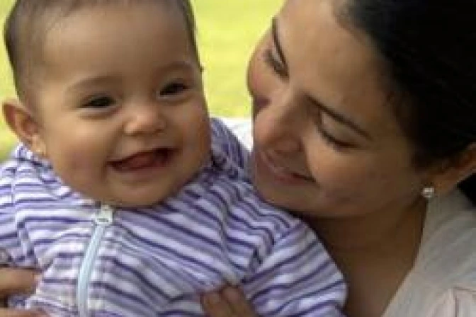 Autoridad vaticana: Maternidad debe recuperar significado y no ser vista como enfermedad