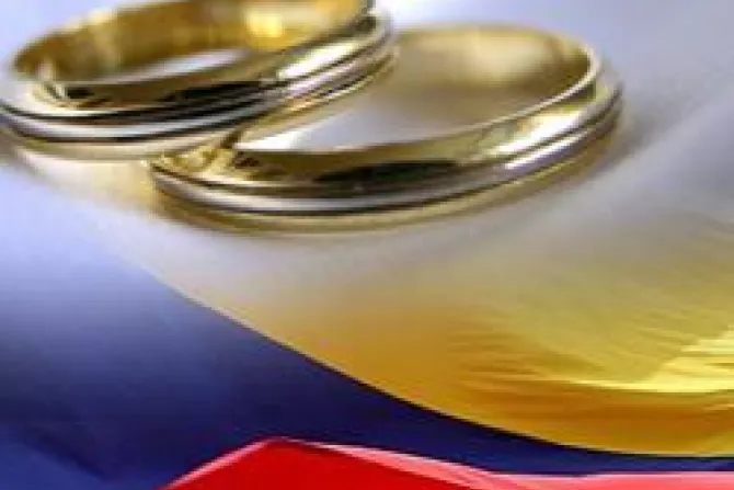 Corte Constitucional mantiene definición de matrimonio en Colombia