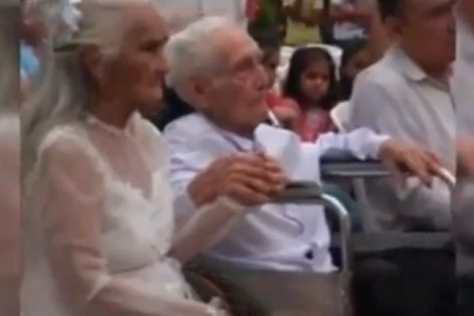 VIDEO: Ancianos se casan luego de 80 años de vivir juntos en Paraguay