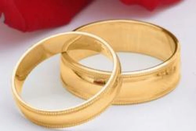 Iglesias en Colombia piden no equiparar uniones gay a matrimonio