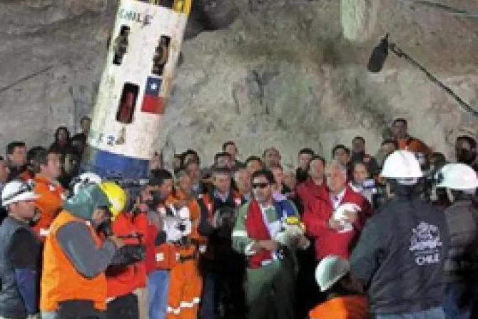 Mineros chilenos agradecen en Tierra Santa milagroso rescate