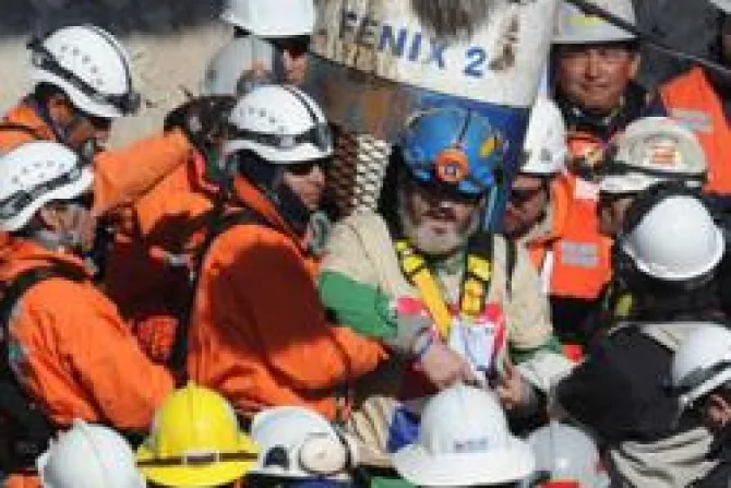 Chile recuerda con Misa primer año de rescate de 33 mineros