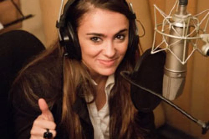 Joven cantautora católica que triunfó en "reality" da lección de vida a españoles