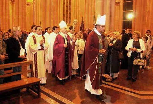 Mons. Héctor Aguer preside la Misa de acción de gracias por el Papa Francisco (foto aica)?w=200&h=150