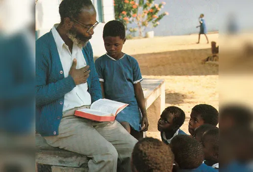 Misionero en África. Foto: Sitio web de Los Misioneros de África. Padres Blancos?w=200&h=150