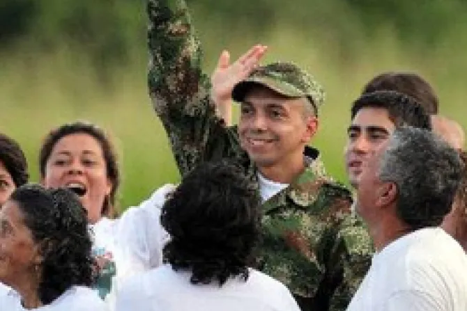 Obispo en Colombia colabora en liberación de militar secuestrado hace 12 años