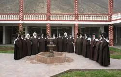 Las carmelitas descalzas del nuevo monasterio de clausura en Manchay (foto Arzobispado de Lima)