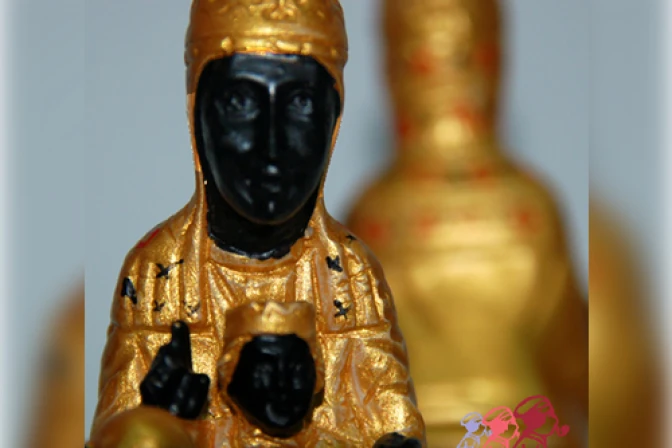 Repudian venta de figura que ofende a Virgen de Montserrat