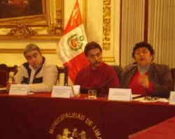 Marco Zevallos, Manuel Cárdenas y Silvia Loli durante el foro