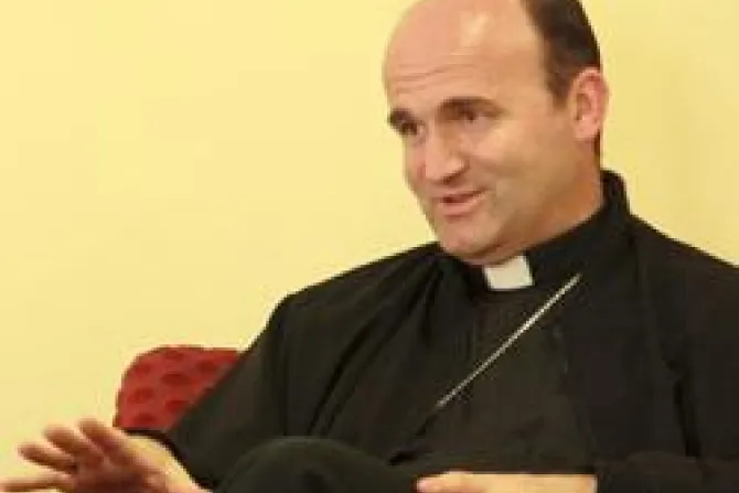 Obispo espera que Juan Pablo II toque corazón de españoles y asistan a JMJ Madrid 2011