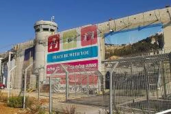 Celebran Misa para detener el Muro de Belén