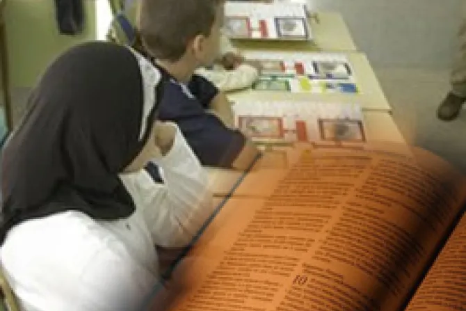 Alumnos musulmanes profanan Biblias en escuela católica en Malawi