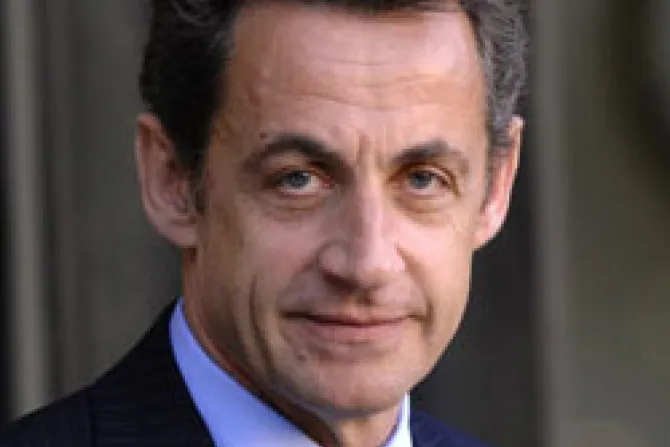 Sarkozy: Francia debe compartir magnífica herencia cristiana