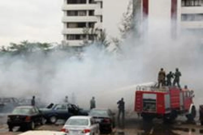 Benedicto XVI pide paz tras sangriento atentado contra sede de la ONU en Nigeria
