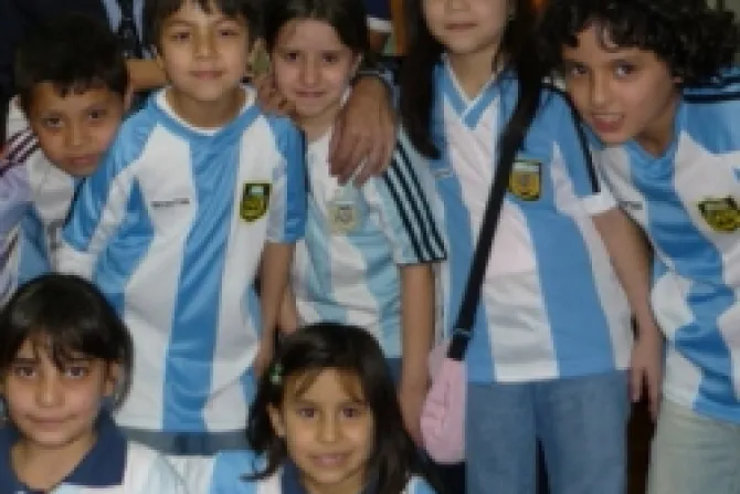 Gobierno argentino viola derecho a la identidad de los niños, advierten