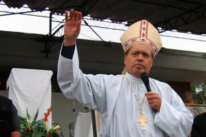 Matrimonio de hombre y mujer es vital para Iglesia y sociedad, dice Cardenal Rivera