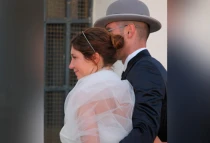 Una pareja de novios en la Plaza de San Pedro (Foto ACI Prensa)