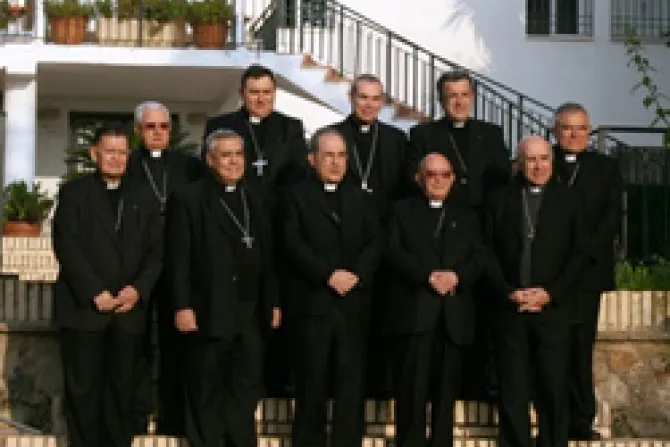 Obispos de Andalucía afirman que familia es base para educar en la fe
