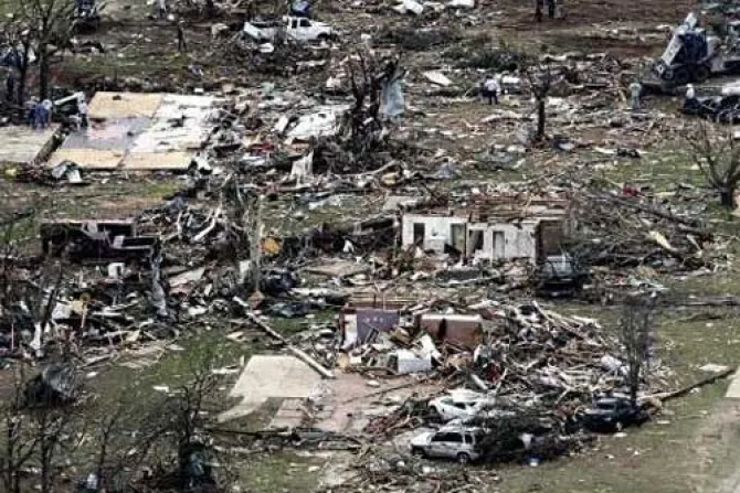 El Papa pide rezar por víctimas del tornado de Oklahoma
