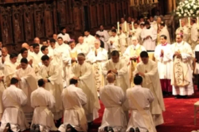 Cardenal Cipriani a nuevos sacerdotes: No caigan en la rutina