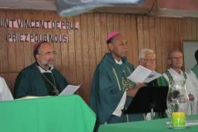 Arzobispo de Oviedo pide desde Haití trabajar por la infancia