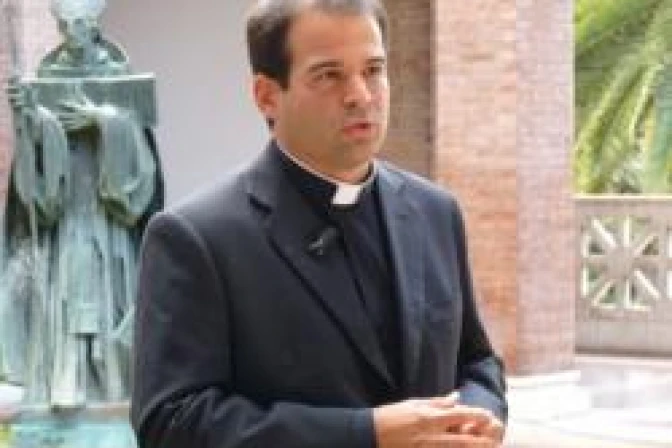 Sacerdote panameño publica libro sobre pensamiento litúrgico del Cardenal Ratzinger