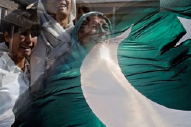 Brutal ataque a matrimonio católico por no convertirse al Islam en Pakistán