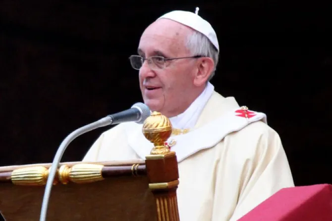 El Papa reza por sus predecesores fallecidos para que “participen de la eterna liturgia del cielo”