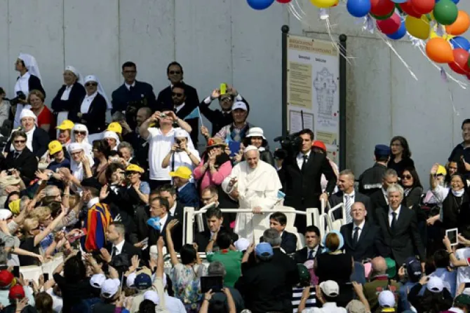 El Papa Francisco recibe visita de los Bergoglio italianos