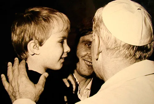 Paul y Jakob Badde con el hoy Beato Juan Pablo II, en noviembre de 1980. Foto: Cortesía de Paul Badde.?w=200&h=150