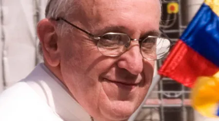 El Papa pide a sacerdotes escuchar más a Dios y no dar homilías muy largas