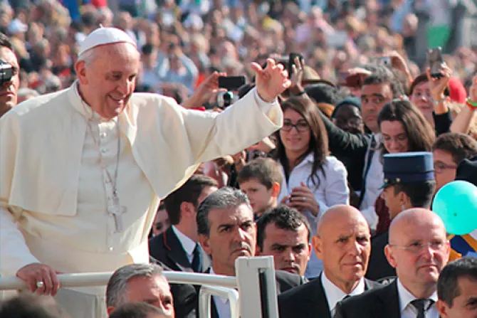 Sacerdote jesuita “explica” al Papa: Francisco va más a la conversación