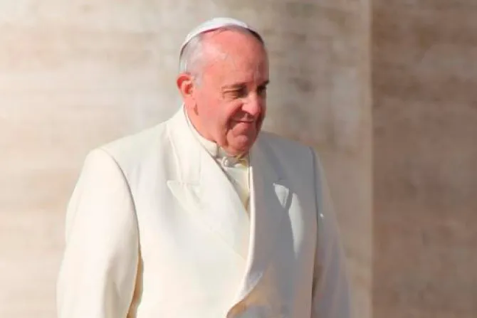 La fe conoce cuando está unida al amor, afirma el Papa