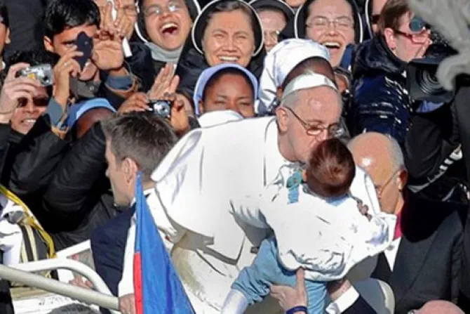 El Papa Francisco exhorta a defender la vida desde la concepción