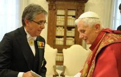 El nuevo embajador Cardona saluda al Papa (foto embajada de Colombia ante la Santa Sede)?w=200&h=150