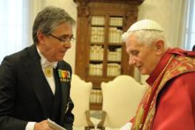 Colombia pide al Papa su bendición por los diálogos de paz con las FARC