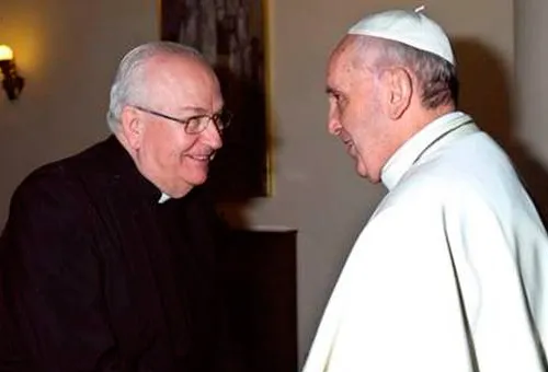 El Obispo electo Fernando Vérgez saluda al Papa (foto Legionarios de Cristo)?w=200&h=150