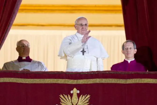 El Papa Francisco pide rezar por él en el primer año de su pontificado