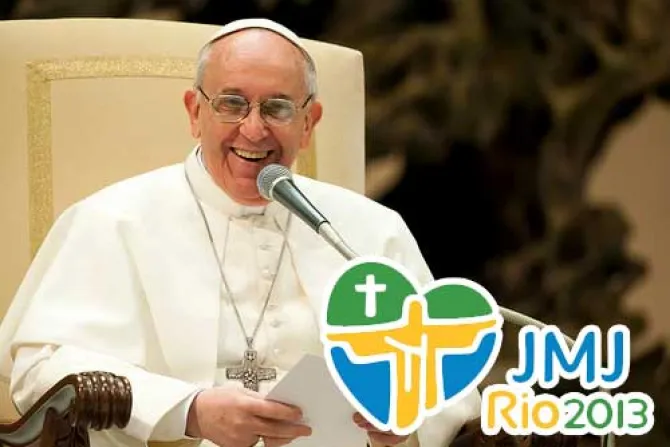 El Papa recibió la mochila del peregrino de JMJ Río 2013