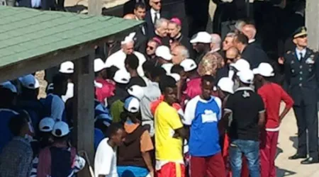 Habitantes de Lampedusa agradecen esperanza que el Papa llevó a inmigrantes
