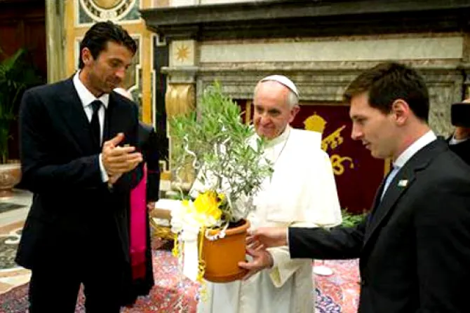 VIDEO: El Papa a Italia y Argentina: Recen por mí para que juegue un partido honesto y valeroso en el "campo" de Dios