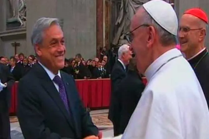 Piñera pide a Francisco que visite Chile