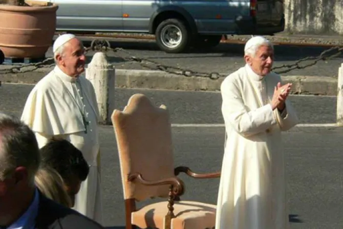 VIDEO: El Papa Francisco se encuentra nuevamente con Benedicto XVI
