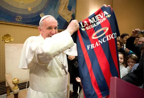 El Papa Francisco paga "religiosamente" su cuota de socio del club San Lorenzo